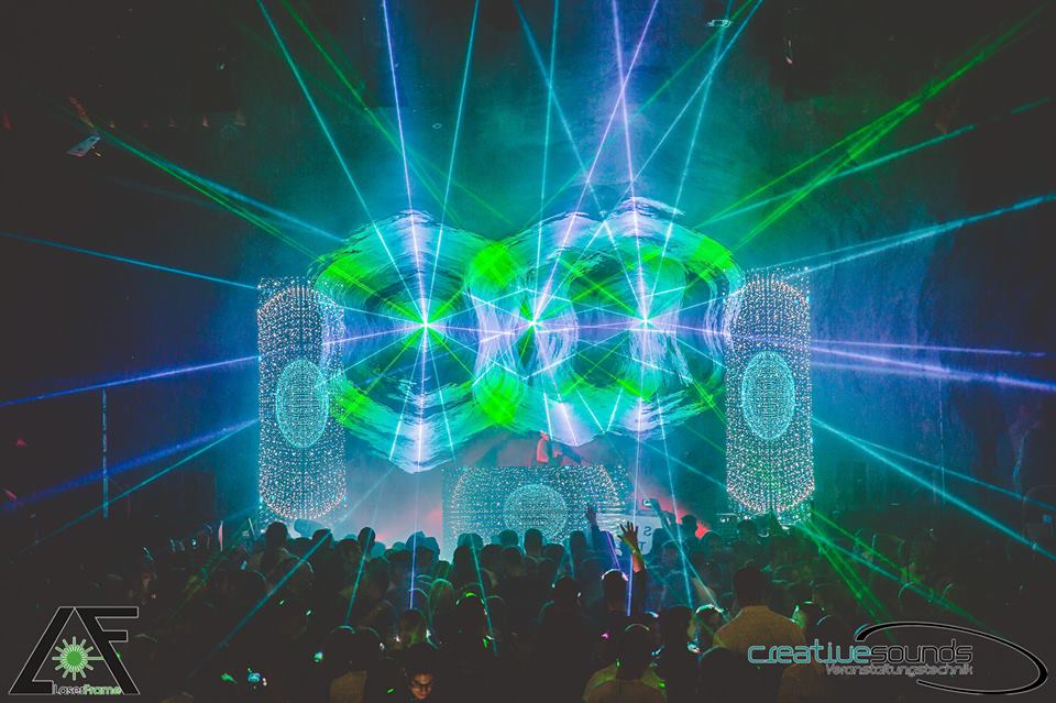 Professionelle Bühnenbeleuchtung bei einer Corporate-Veranstaltung